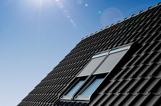 Kombieinbau mit VELUX INTEGRA Solar-Rollläden SSL.